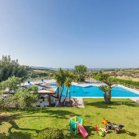 Serenity With Pool, Kalesa Heraklion * Yiofirákia